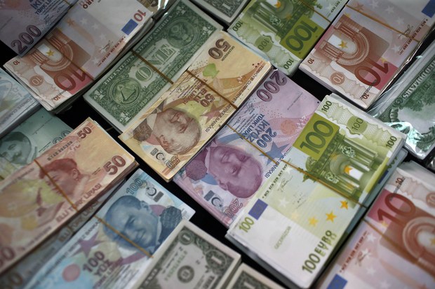 Centr�lne banky zav�dzaj� z�porn� sadzby: Pr�deme o svoje �spory?