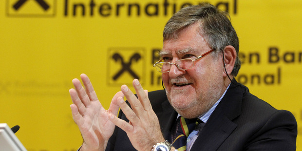 ��f Raiffeisen rezignoval, Rak��ania vy�etruj� jeho realitn� obchody