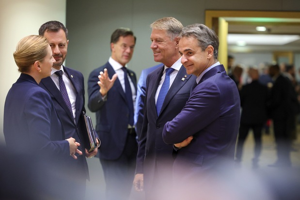 Spolo�n� n�kupy a korekcie na burze: L�dri E� sa dohodli na bal�ku opatren� na rie�enie energetickej kr�zy