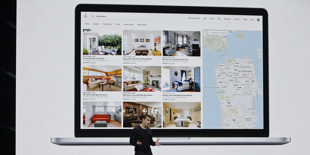 Brian Chesk, súčasný šéf a spoluzakladateľ Airbnb