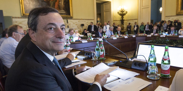 Draghi: Vnímať ECB ako vinníka súčasných problémov nie je správne, ľudia by mali apelovať na svoje vlády Draghi: Vnímať ECB ako vinníka súčasných problémov nie je správne, ľudia by mali apelovať na svoje vlády