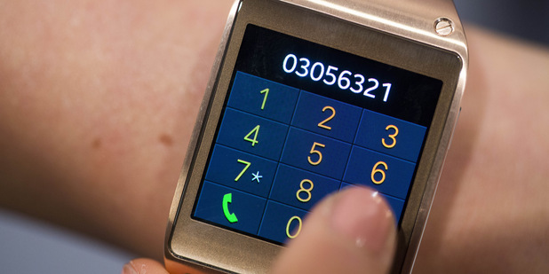 Kone�ne je to tu: M��eme telefonova� hodinkami!