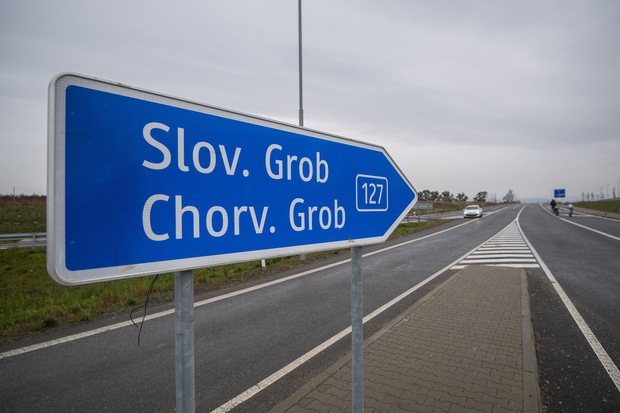 Pre motoristov otvorili prvú etapu Malokarpatského obchvatu (foto) Pre motoristov otvorili prvú etapu Malokarpatského obchvatu (foto)
