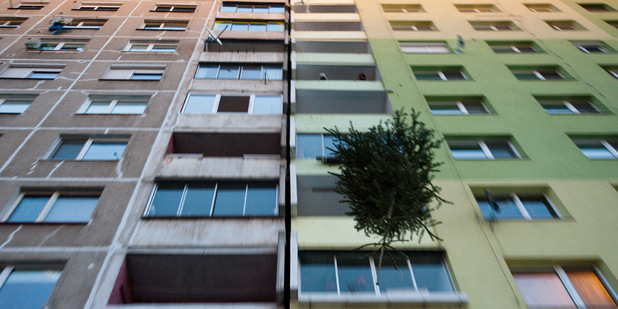 Stiesnene �ije 40 % Slov�kov, viac sa doma tla�ia u� iba v 5 krajin�ch E�.