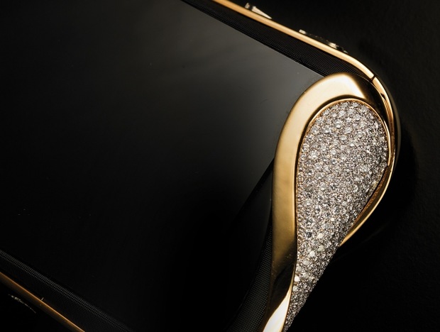 Seville Genev�: Luxusn� smartf�n v�hradne pre d�my!