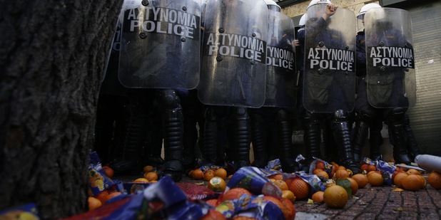 Sami s� na dne, teraz poved� cel� Eur�pu