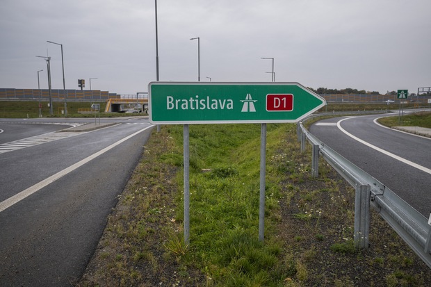 Pre motoristov otvorili prvú etapu Malokarpatského obchvatu (foto) Pre motoristov otvorili prvú etapu Malokarpatského obchvatu (foto)