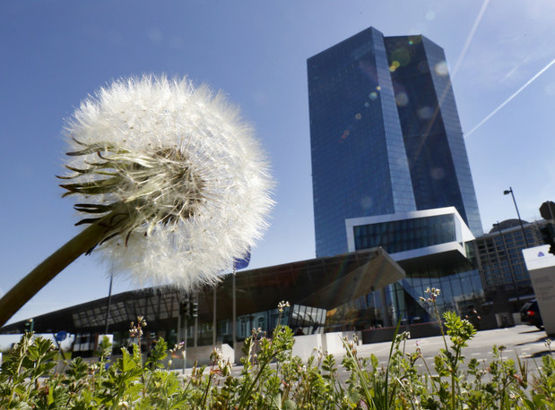 Mas�vny n�kup ECB: Firemn� dlhopisy id� v Eur�pe kv�li �pekul�ci�m na dra�ku, aj tie pra�iv�