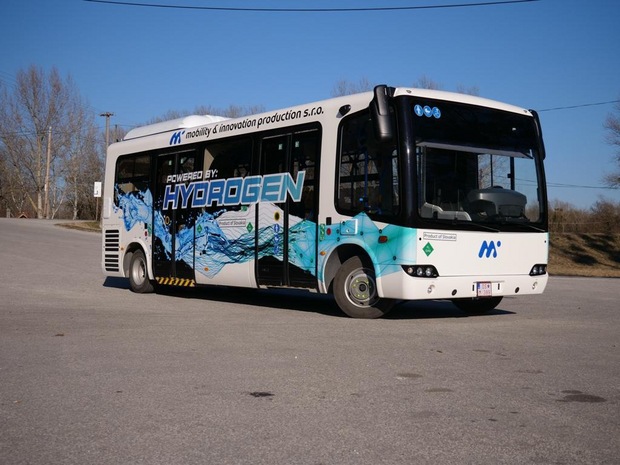 Slovensk� vod�kov� autobus: Prototyp predstavili na ve�trhu v �esku