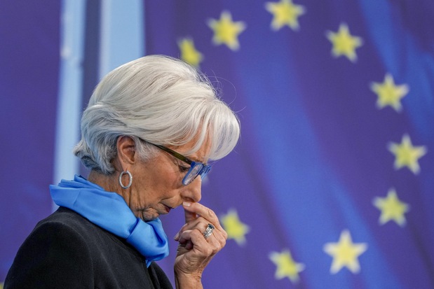 �ierny scen�r, miestami a� kon�pira�n�: Nitky v ruk�ch celebr�t z Davosu, Lagardovej kapitul�cia, rozpad euroz�ny