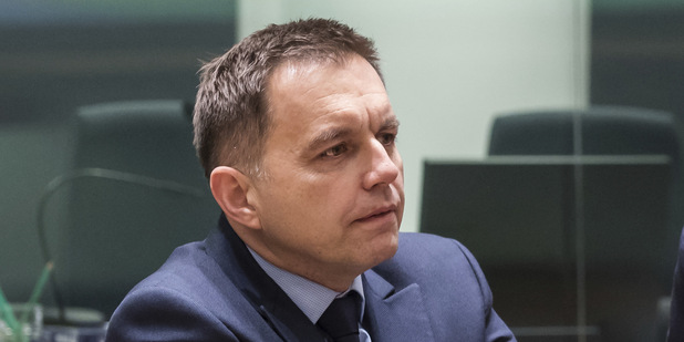 Jozef Mak�ch sa vzd�va funkcie guvern�ra NBS, o post prejavil z�ujem minister financi� Peter Ka�im�r