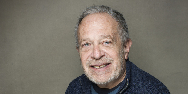 Robert Reich: Prečo tu nikto neprotestuje? Robert Reich: Prečo tu nikto neprotestuje?