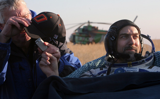 Krátko po pristátí ruskej kozmickej kapsule  24. októbra 2008 pri Arkalyku. 