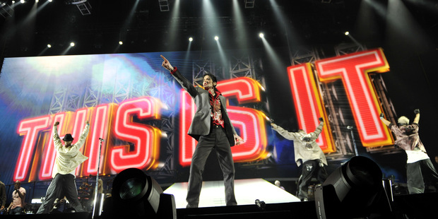 Jacskon e�te mohol zarobi� jeden a pol miliardy dol�rov, vypo��tal ��tovn�k