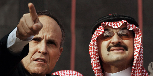 Saudsk� princ: Ropu u� na 100 dol�roch neuvid�me, kon�pir�cia proti Rusku je hl�pos�