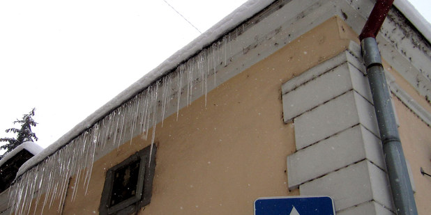 Zranenie na neodhrnutom chodn�ku: Hrozba vym�hania �kody zost�va na krku vlastn�kov domov