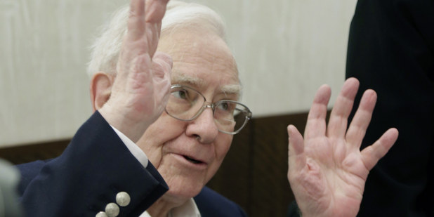 Buffett sa stiahol z ve�k�ch ropn�ch invest�ci�, zo segmentu ale neodch�dza