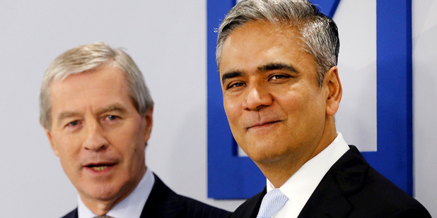 Generáli Deutsche Bank Anshu Jain (vpravo) a Juergen Fitschen Generáli Deutsche Bank Anshu Jain (vpravo) a Juergen Fitschen