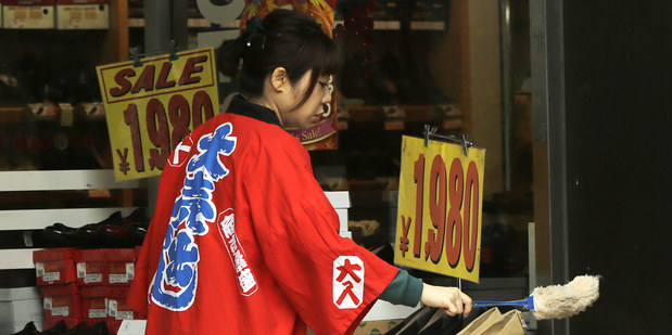 �ok z Japonska: Centr�lna banka ne�akane oslabila svoju menu