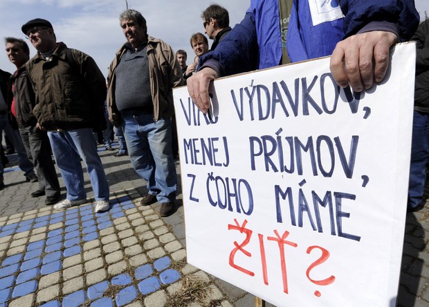 Stra�iak menom globaliz�cia: Pr�jmov� nerovnos� rastie, nespokojn� m��e by� hlavne stredn� trieda