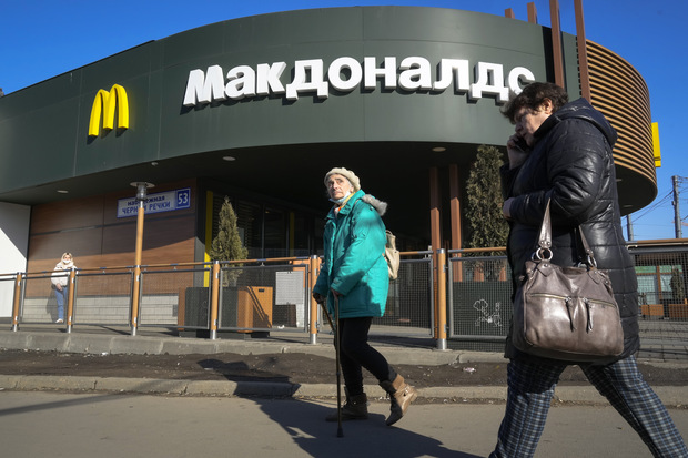 Expert na rusk� financie: Zo zabavenia z�padn�ch akt�v by mohla vz�s� nov� trieda oligarchov