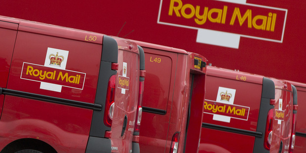Britsk� vl�da pred�va Royal Mail, po�tov� firma funguje od roku 1516