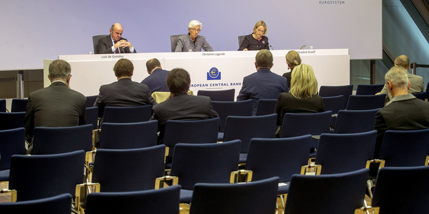 ECB ponecháva sadzby, ale zvyšuje kvantitatívne uvoľňovanie ECB ponecháva sadzby, ale zvyšuje kvantitatívne uvoľňovanie