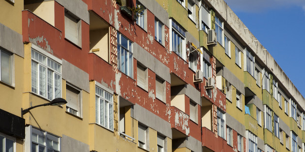 Vývoj na trhu s nehnuteľnosťami: priemerný Slovák si zo svojho platu môže dovoliť kúpiť len 0,68 m2 nehnuteľnosti Vývoj na trhu s nehnuteľnosťami: priemerný Slovák si zo svojho platu môže dovoliť kúpiť len 0,68 m2 nehnuteľnosti