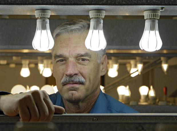 Blížia sa dlhé zimné večery: S LED žiarovkou dokážete ušetriť, ale nie všade Blížia sa dlhé zimné večery: S LED žiarovkou dokážete ušetriť, ale nie všade