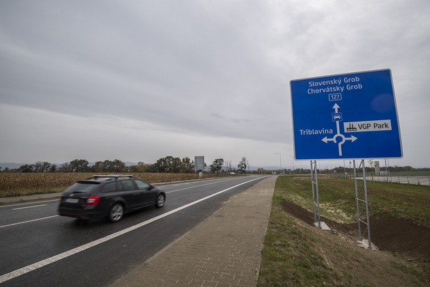 Pre motoristov otvorili prvú etapu Malokarpatského obchvatu (foto) Pre motoristov otvorili prvú etapu Malokarpatského obchvatu (foto)