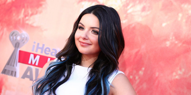 Here�ka �aluje vlastn� matku, pri�la o mili�nov� vilu 