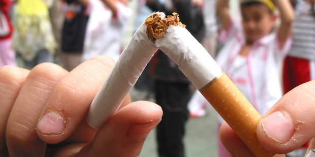 Eur�pa aj USA pritvrdzuj� vo�i cigaret�m, vo vzduchu u� vis� z�kaz pr�chut�