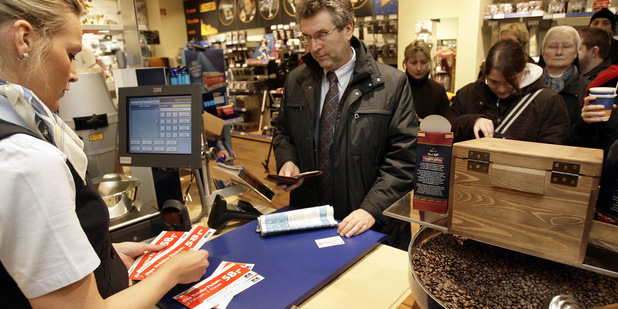 Tchibo roz�iruje ponuku, v�robca k�vy za��na pred�va� zubn� prot�zy