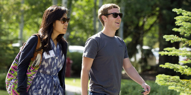 Nie je to povera: Prav� d�vod pre�o boh�� Mark Zuckerberg nos� st�le rovnak� tri�ko