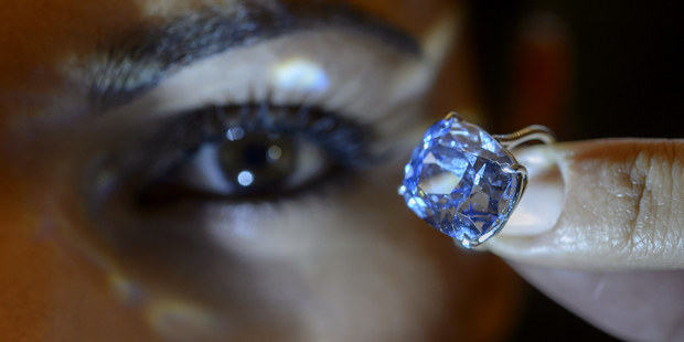 Modr� diamant predan�, sta�ilo pon�knu� zop�r desiatok mili�nov