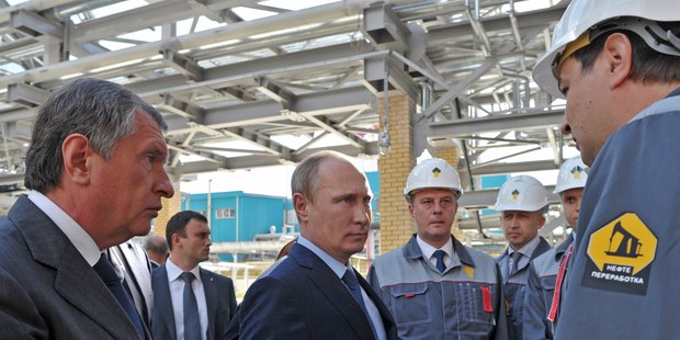 Obchodn� vojna ropn�ch mocnost�: Perzsk� z�liv proti bridlici z USA, krv�ca aj Rusko