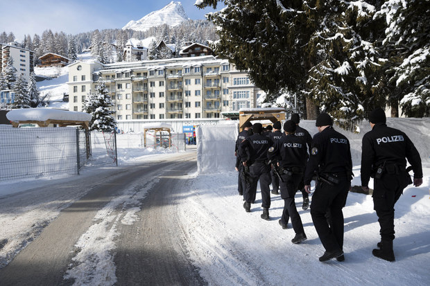 Davos 2016: �tyri ve�k� t�my na ekonomickom f�re, ktor� tr�pia s��asn� svet