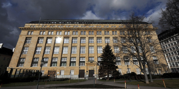 Duchatczek to zariadil: Viceguvern�r rak�skej centr�lnej banky obvinen� z �platk�rstva