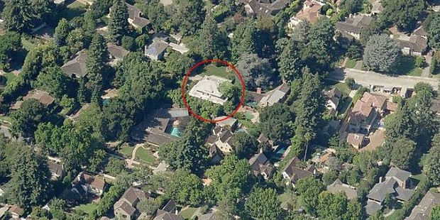 Zuckerberg nechce susedov, v okol� svojho domu k�pi v�etko