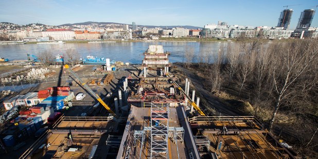 Pre�o n�s presun pe�az� neurob� bohat��mi