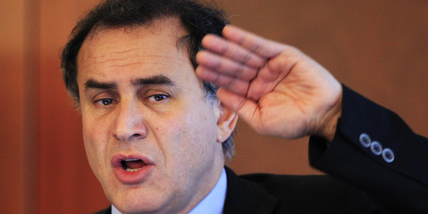 Dvaja odborn�ci, dva n�zory: Pre�o s� aktu�lne kroky ECB nani�