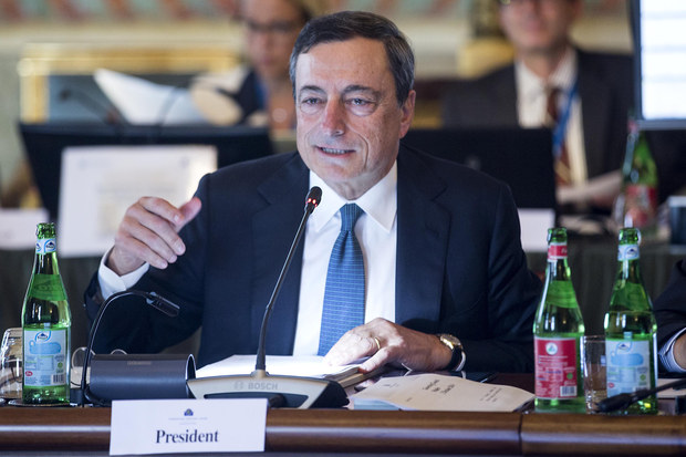 Draghi str�ca sympatie: ECB bude vykupova� pra�iv� dlhopisy, stane sa z nej finan�n� �rotovisko