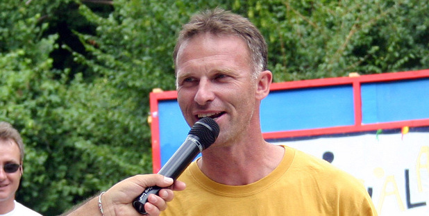Dominik Ha�ek s oble�en�m neuspel, teraz rozbieha biznis s n�pojmi