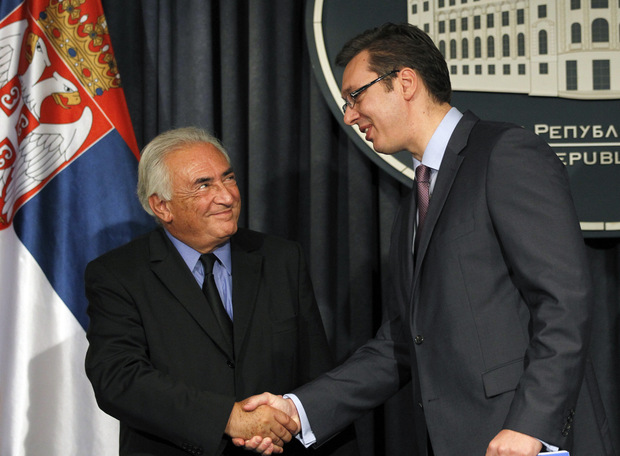 �kand�ly Strauss - Kahna srbskej vl�de nevadia, b�val� ��f MMF jej za�al radi� 